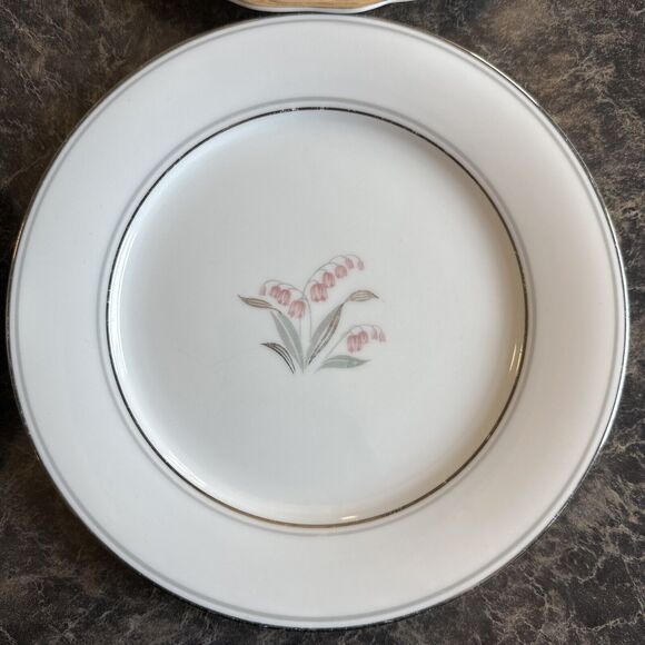 4 Mismatched Vtg Salad Cake‎ Dessert Plates Pink Florals & Solids Cottage Core - Picture 5 of 10